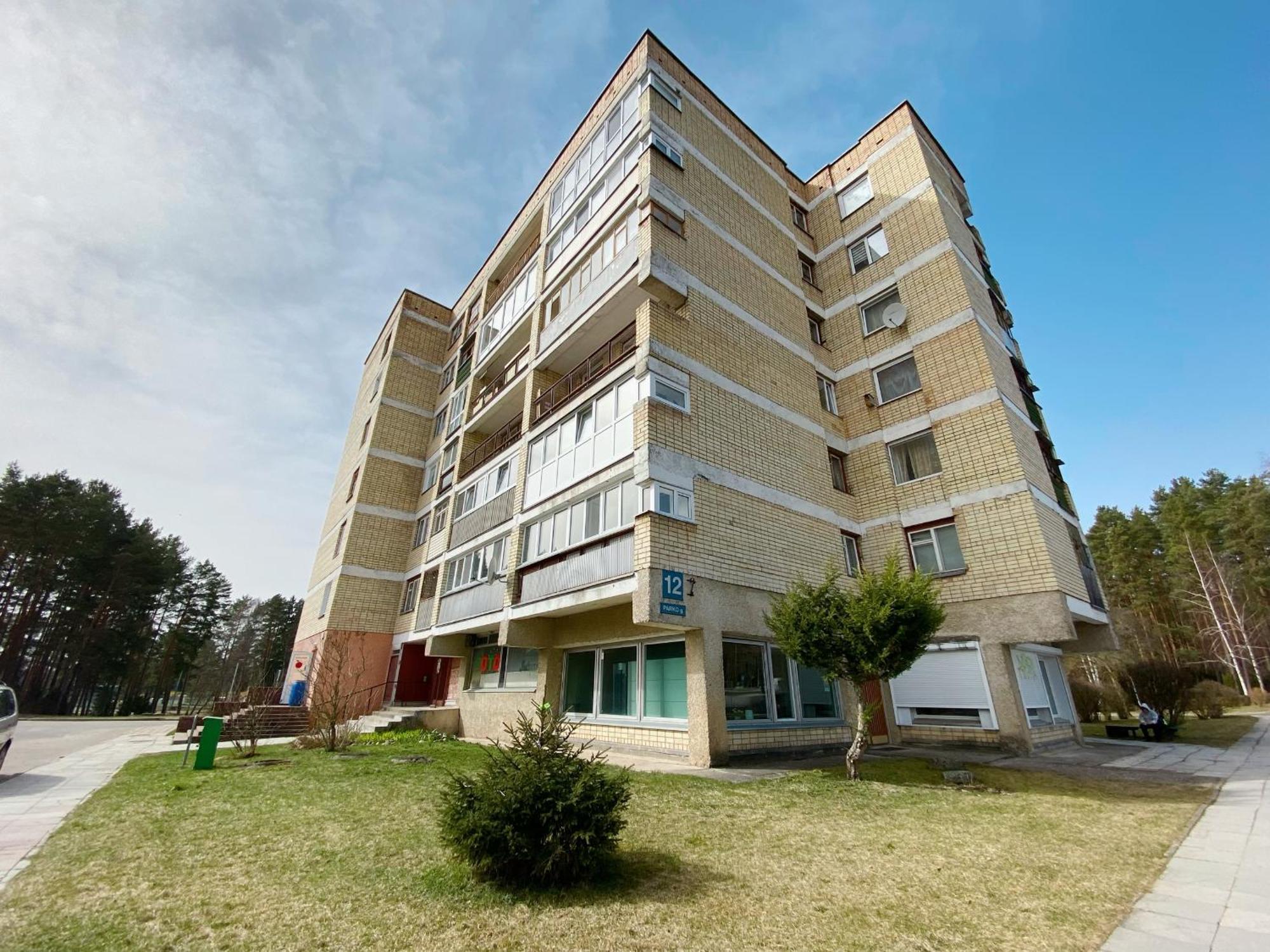 Erdvus Butas Su Balkonu Salia Ezero Ir Stadiono Visaginas Ngoại thất bức ảnh